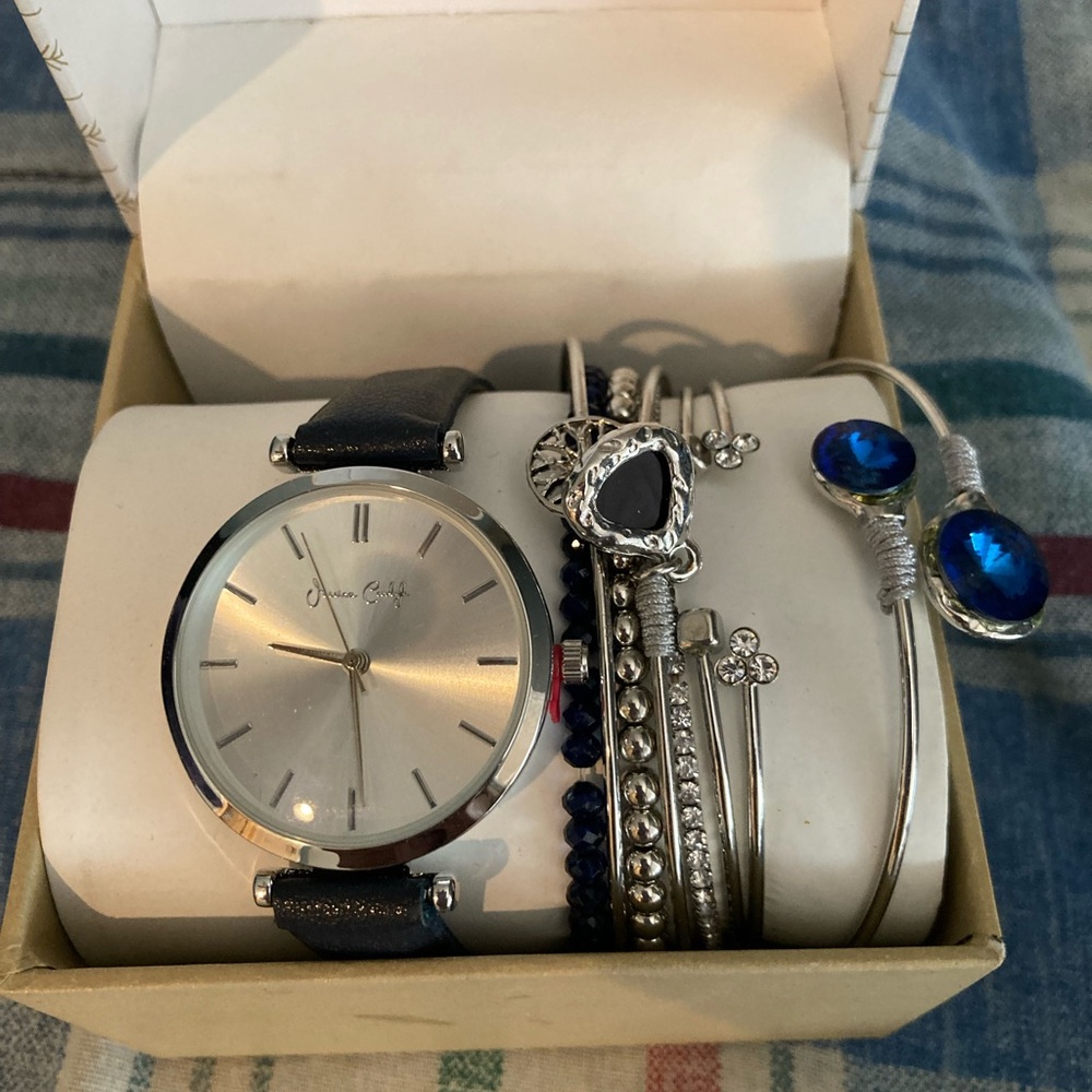 NIB Jessica Carlyle Watch & Bracelet Set